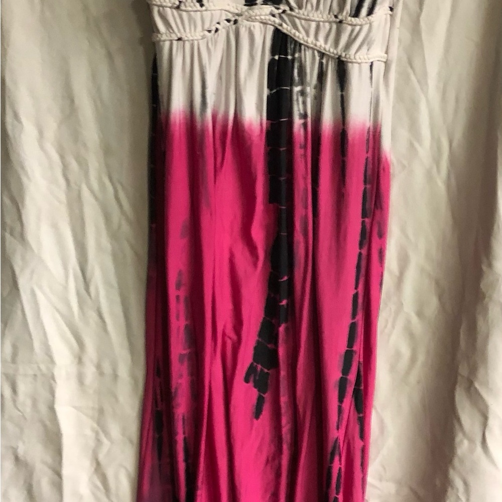 VENUS Black and White Garment